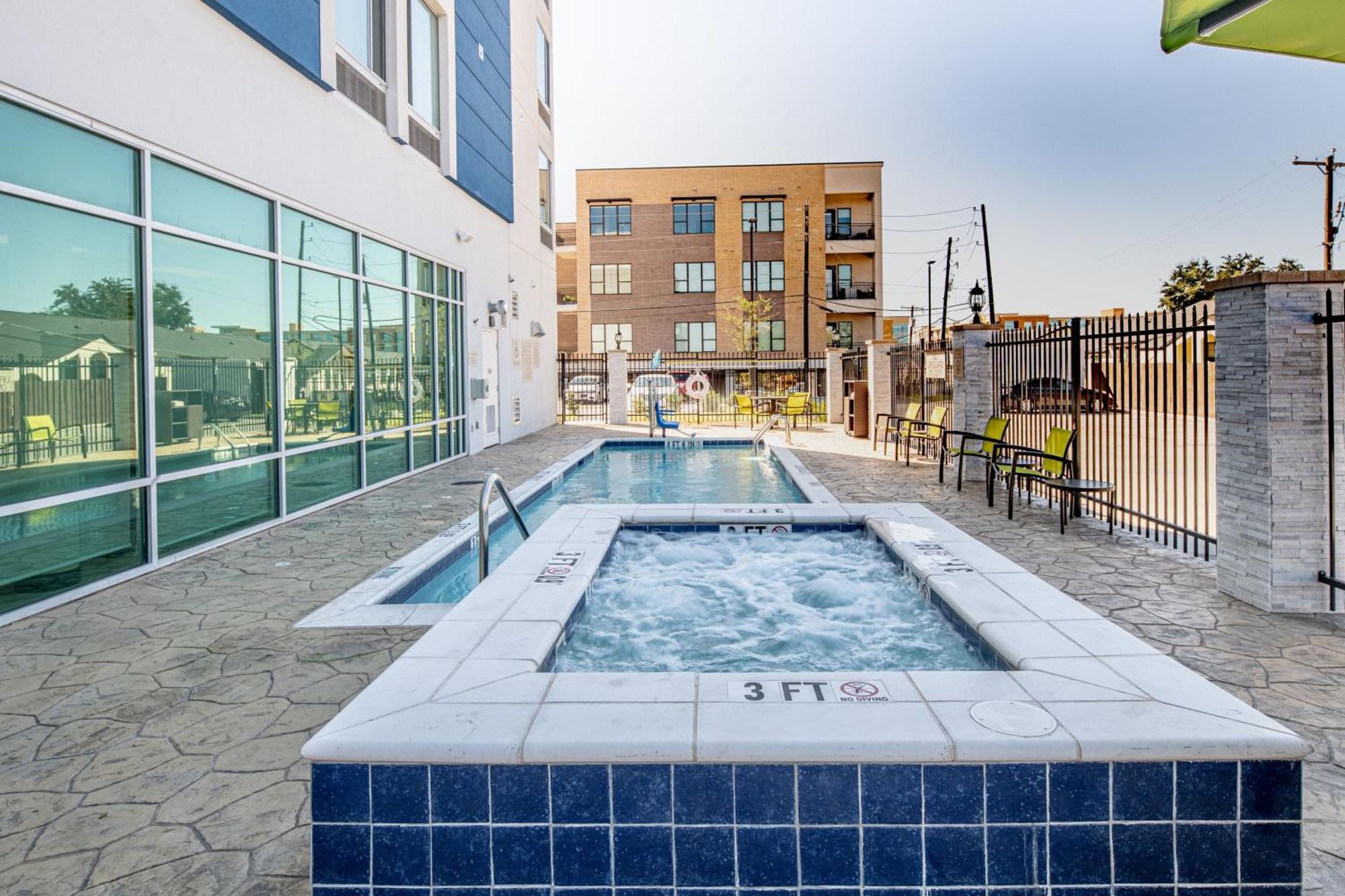 Springhill Suites Dallas Central Expressway Εξωτερικό φωτογραφία